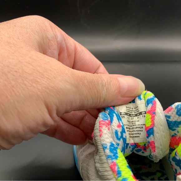 Under Armour Kids Colorful Sneakers Size 5 K Pink Laces White Blue Yellow - Picture 5 of 10